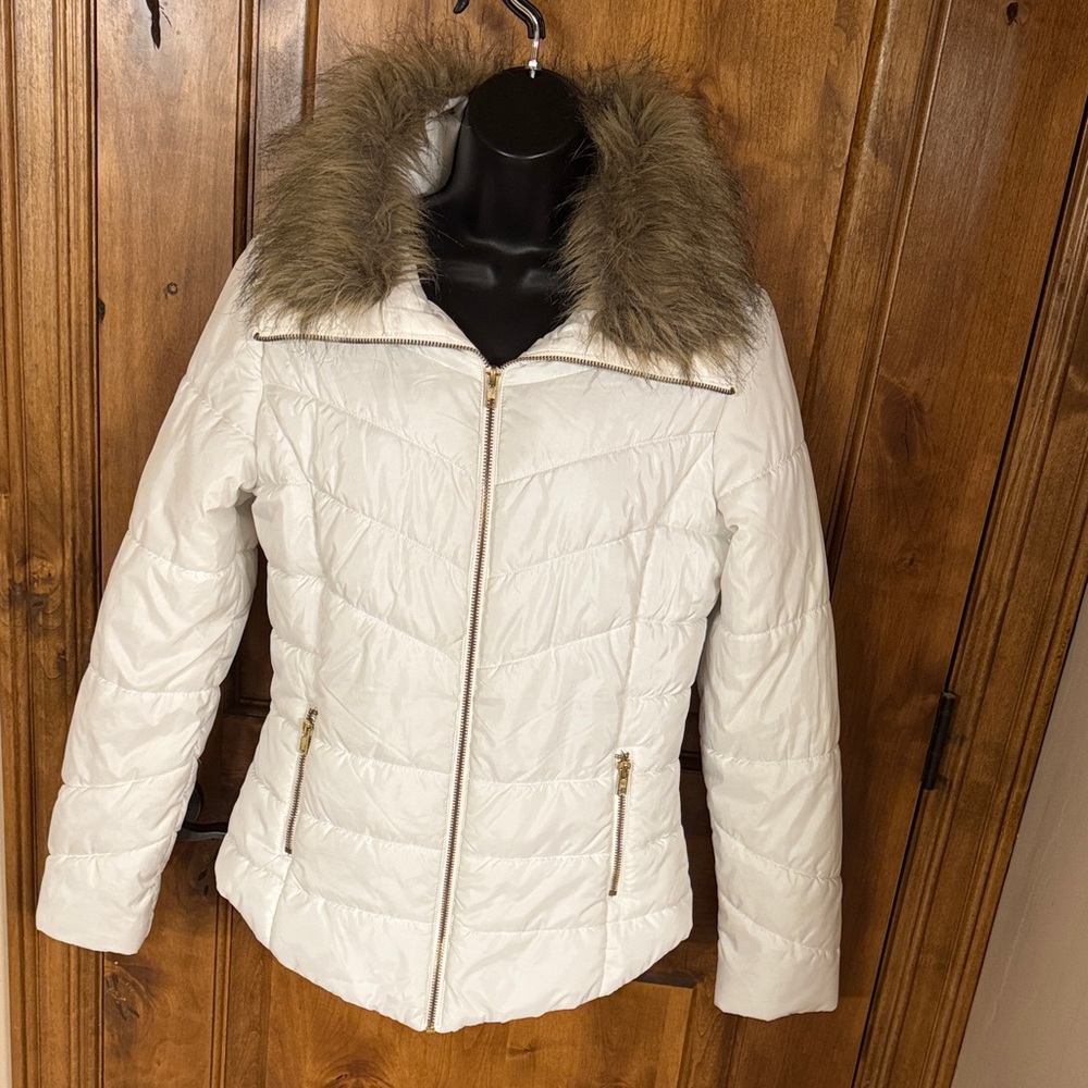 Arizona Jean Company White Puffer Jacket with Faux Fur Collar